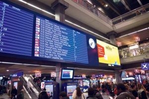 Panneaux d’affichage CFF: la pub grignote l’info