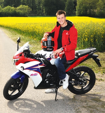 12 assurances pour jeunes motards : Un jeune motard va forcément casquer