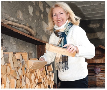 Pleins feux sur le bois sec destiné aux cheminées