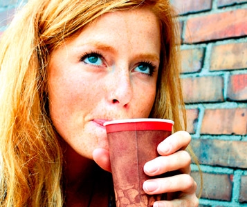 21 cappuccinos:  Un cappuccino à l’emporter, s’il vous plaît! 