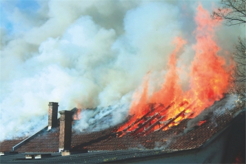 10 assurances bâtiment : Quand l’eau ou le feu détruit la maison
