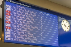Pour que La Poste et les CFF restent des services publics