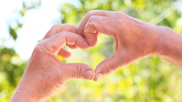 Coeur un peu trop sur la main