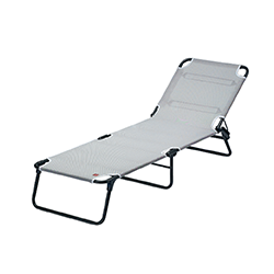 12 chaises longues : le soleil, sans le confort