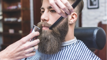 Barbe, bacchantes et rouflaquettes