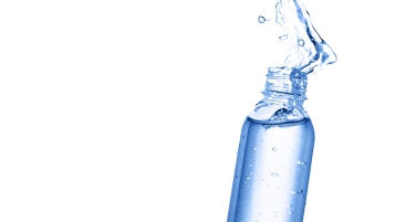 Les petites bouteilles d’eau coûtent un bras