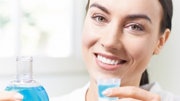 8 bains de bouche: Le moins cher triomphe