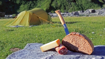 12 couteaux de poche: Un modèle américain devance ses rivaux suisses