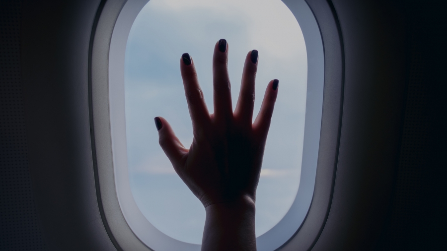 Jeté hors de l’avion malgré un billet valable