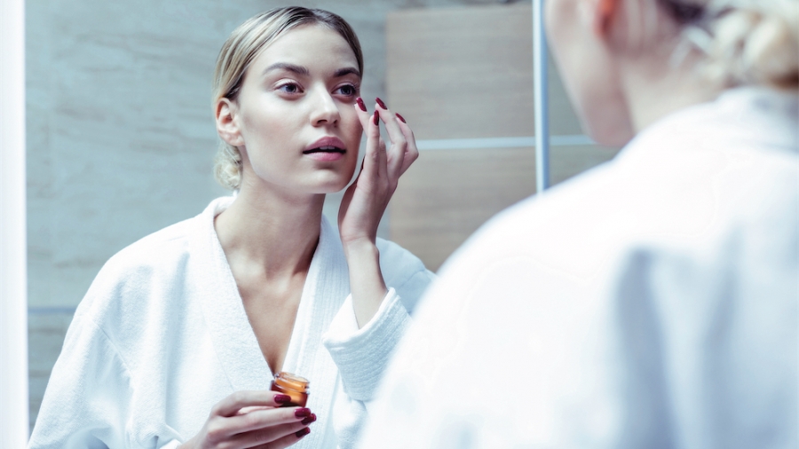 12 crèmes contour des yeux	: sus aux pattes d’oies