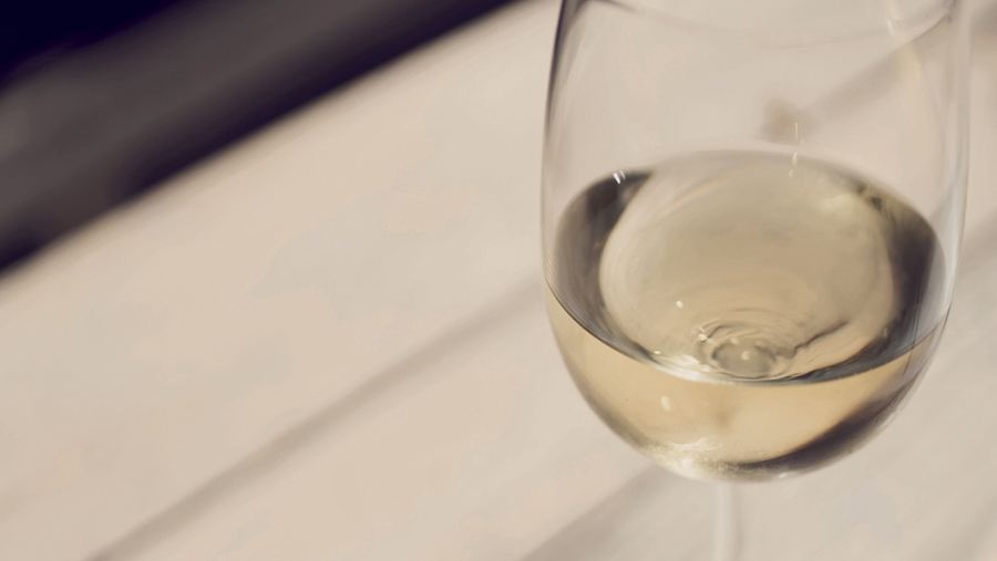 12 chardonnays suisses et bourguignons: Pas de cotillons à l’apéro