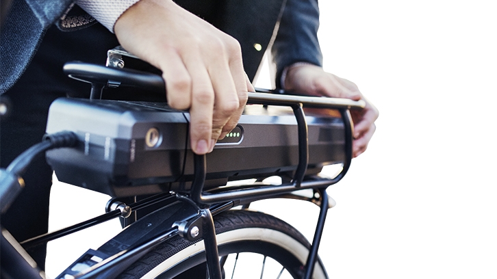 Les e-bikers se dépensent autant que les cyclistes