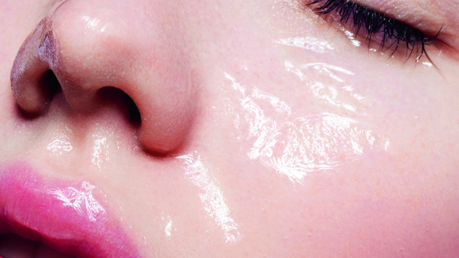 Microplastiques: d’abord sur la peau, puis dans les eaux