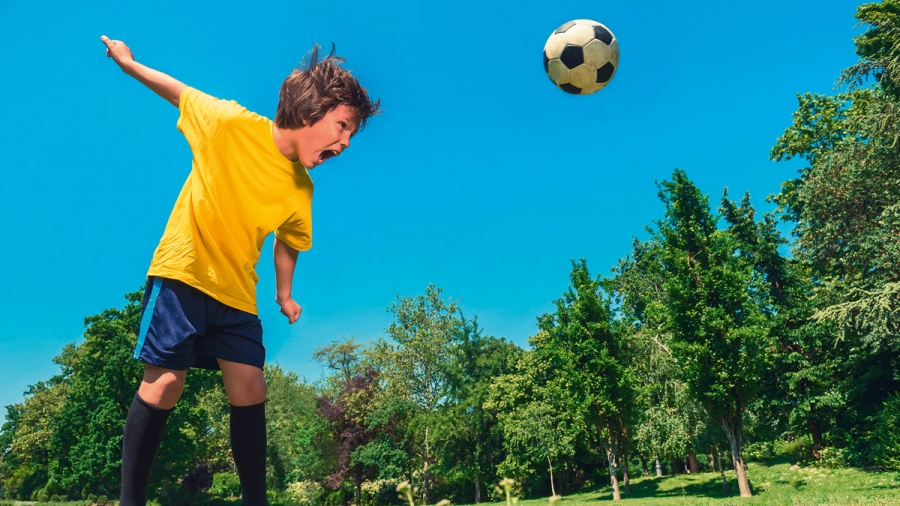 Jeu de tête dangereux pour les enfants